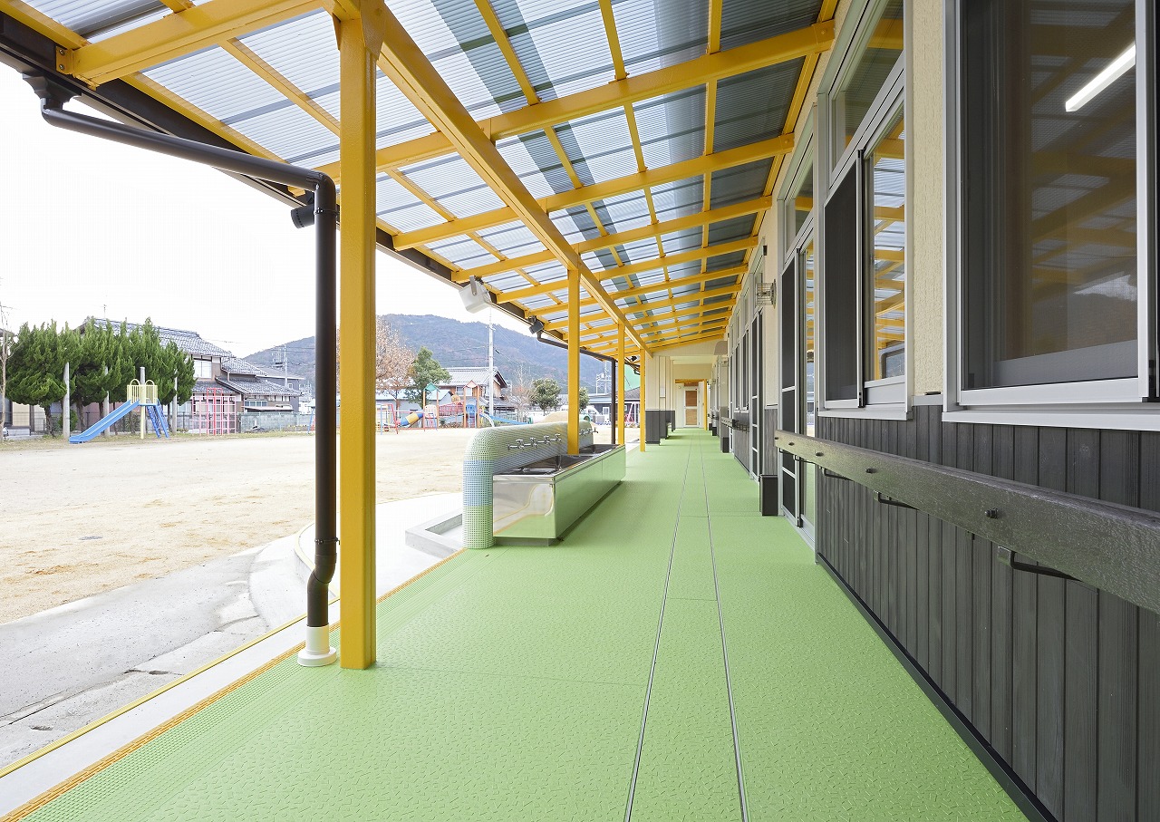 テラス 3(既存園舎).jpg