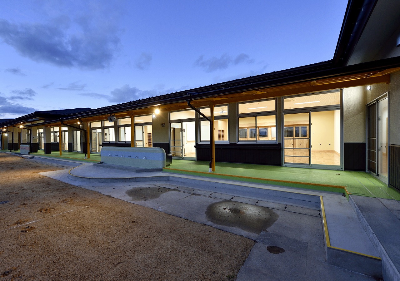 外観 3(既存園舎).jpg