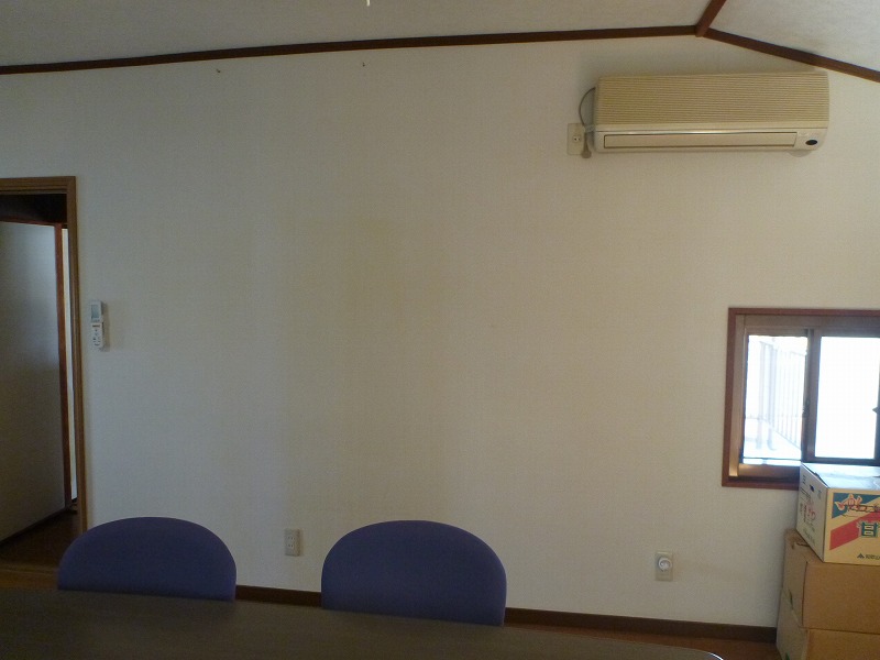 事務所の壁紙セルフリフォーム