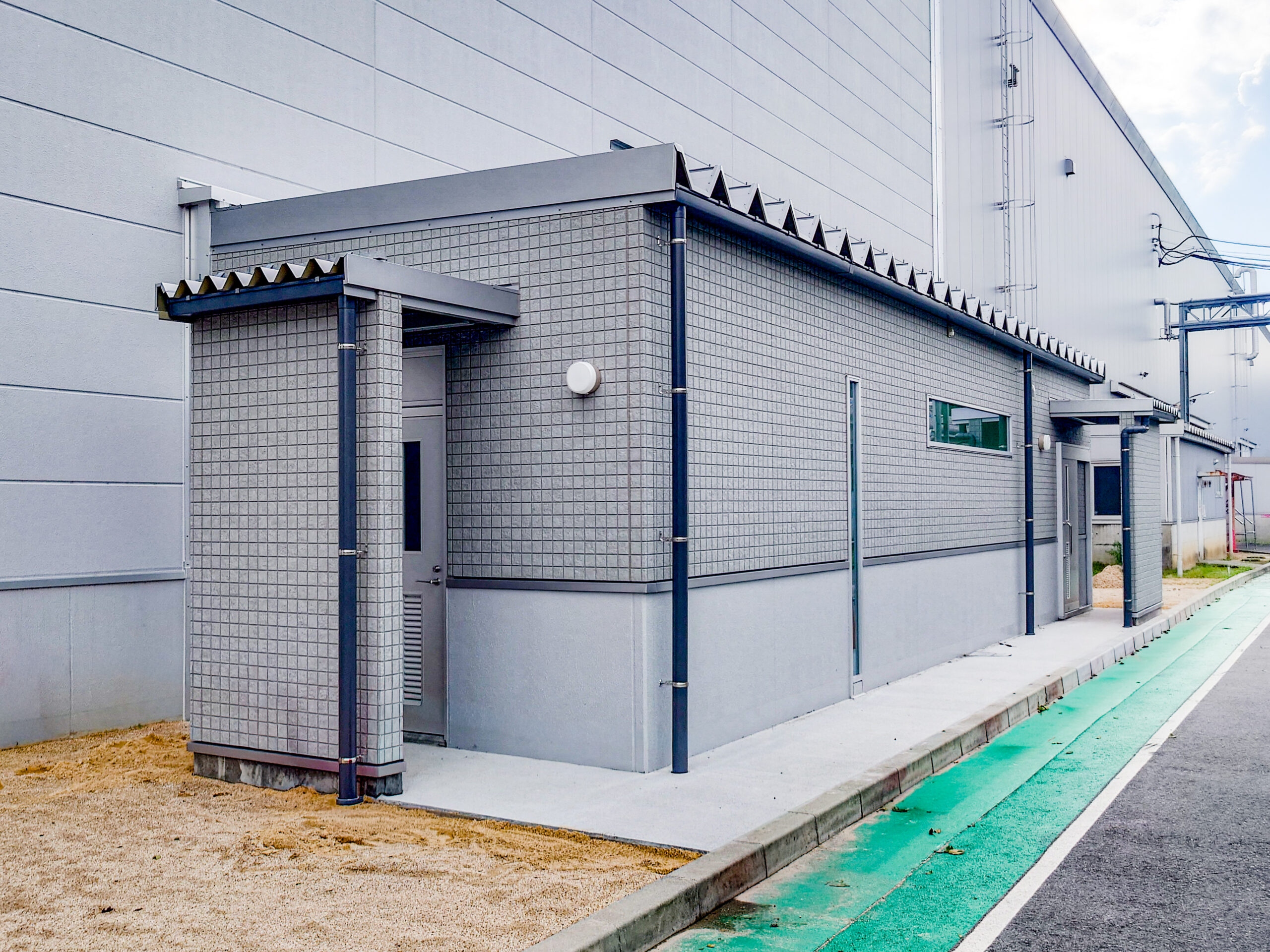 ヤンマー工場　トイレ増築工事