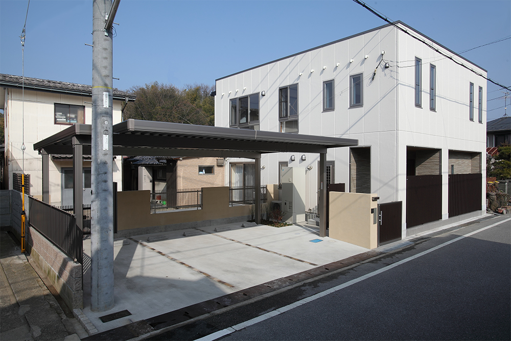 七曲り通りに建つ　リノベーション住宅