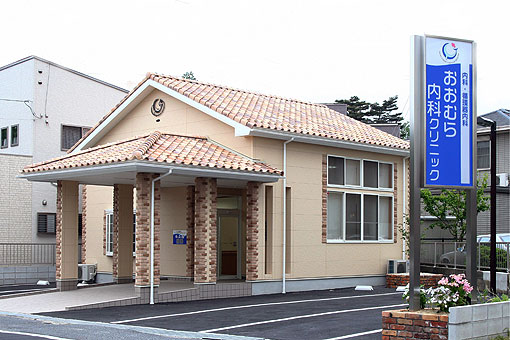 変形地に建つ内科医院